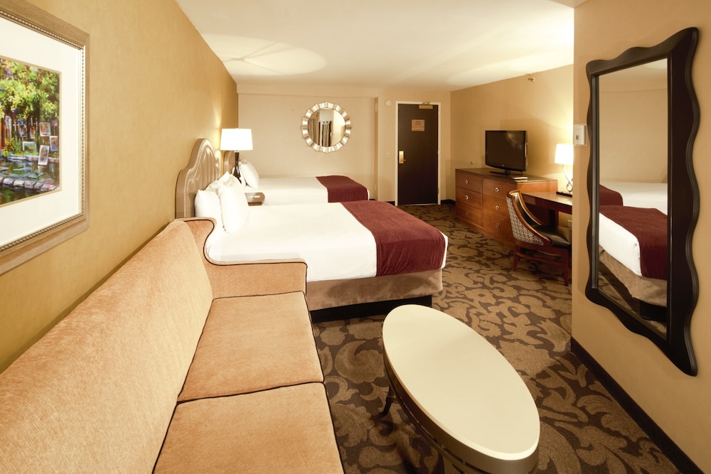 Strip View 2 Queen Beds Non Smoking del hotel The Orleans and Casino. Foto 2