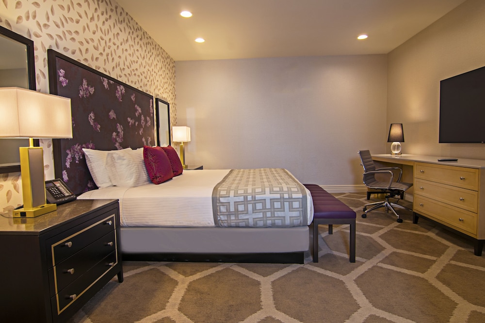 Suite, 1 cama de matrimonio grande, no fumadores del hotel The Orleans and Casino. Foto 1