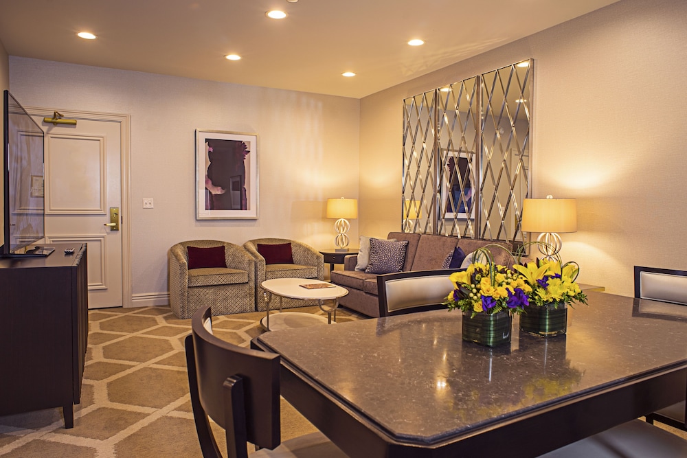 Suite, 1 cama de matrimonio grande, no fumadores del hotel The Orleans and Casino. Foto 3