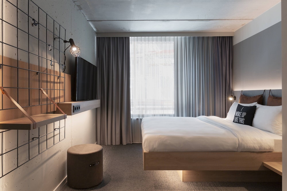 Habitación, 1 cama de matrimonio del hotel Moxy Frankfurt City Center
