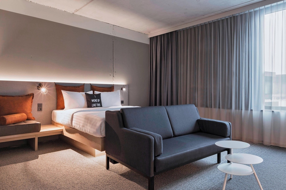 Habitación familiar, 1 cama doble del hotel Moxy Frankfurt City Center