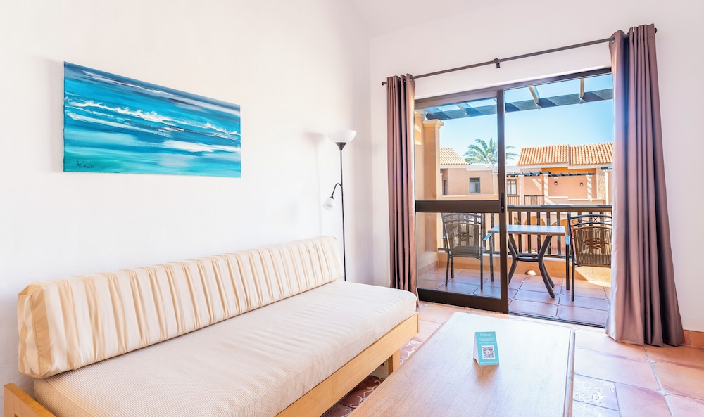 Habitación Confort, vistas parciales al mar del hotel Bakour Fuerteventura La Pared. Foto 2