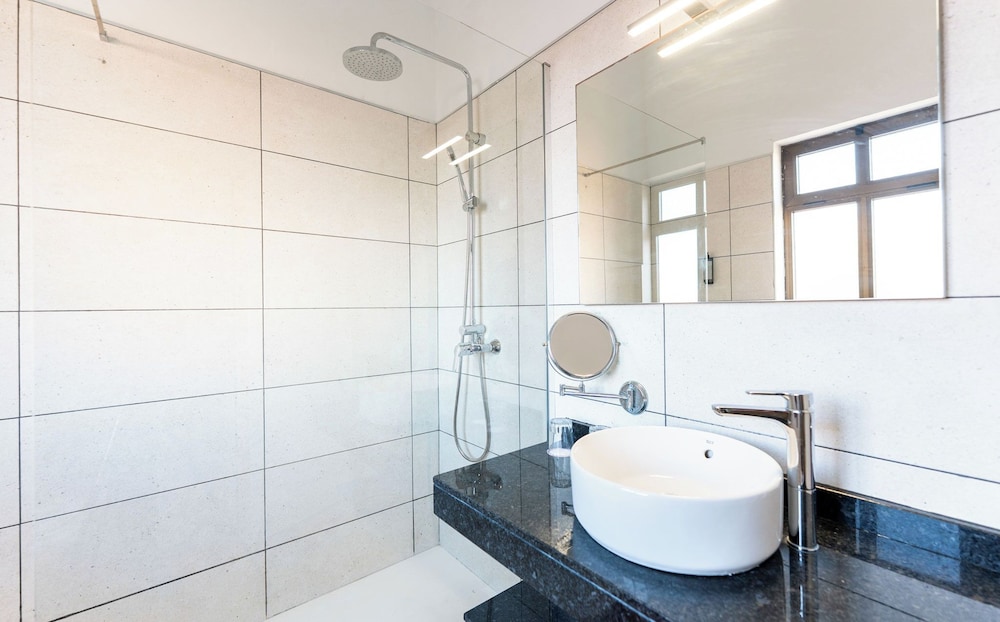 Habitación Confort, vistas parciales al mar del hotel Bakour Fuerteventura La Pared. Foto 5