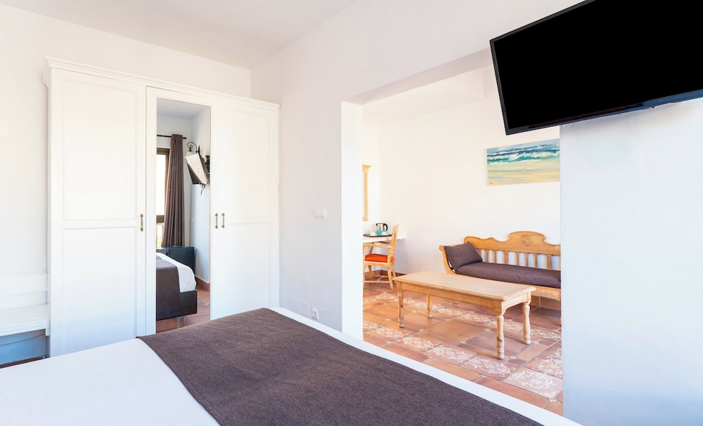 Habitación triple Confort del hotel Bakour Fuerteventura La Pared. Foto 1