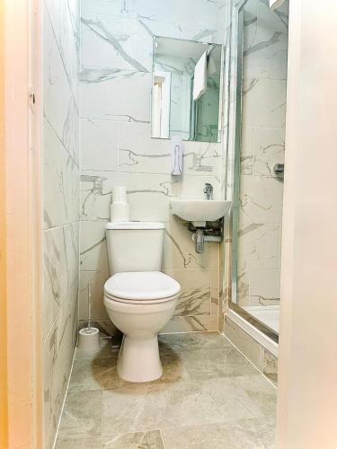 Habitación Doble con baño - 2 camas del hotel King's Cross. Foto 1