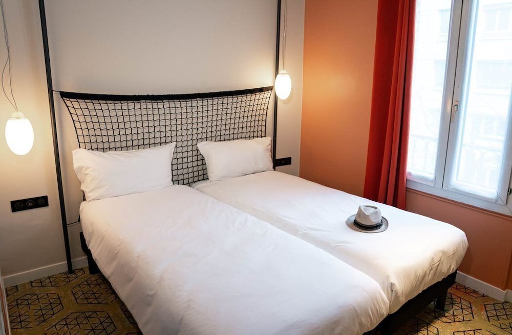 Habitación Pop con 2 camas individuales del hotel Greet Boulogne Billancourt Paris. Foto 1