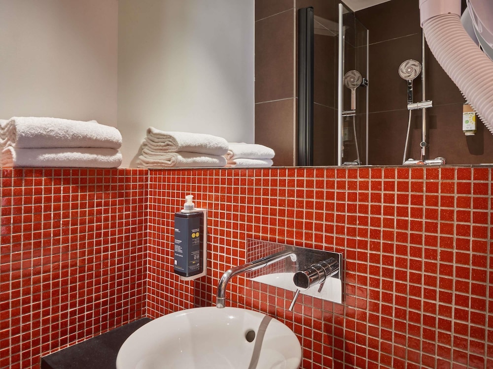 Habitación Pop con 2 camas individuales del hotel Greet Boulogne Billancourt Paris. Foto 2