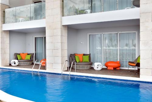 Suite Nest con acceso directo a la piscina del hotel Nickelodeon Hotels and Resorts Punta Cana, Gourmet All Inclusive By Karisma. Foto 1