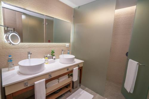 Suite Nest con acceso directo a la piscina del hotel Nickelodeon Hotels and Resorts Punta Cana, Gourmet All Inclusive By Karisma. Foto 3