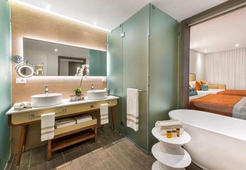 Suite Pad con acceso directo a la piscina del hotel Nickelodeon Hotels and Resorts Punta Cana, Gourmet All Inclusive By Karisma. Foto 2