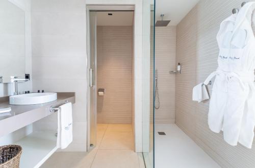 Habitación Doble Premium con vistas al mar - Acceso al spa incluido del hotel Lava Beach. Foto 1