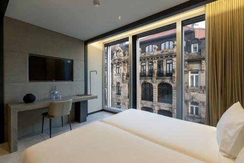 Habitación con vistas a la ciudad - 2 camas del hotel Porto Royal Bridges. Foto 7