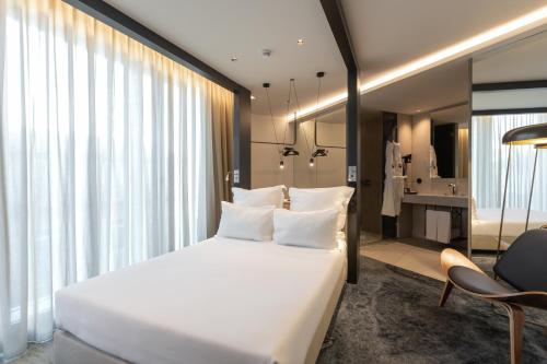 Habitación Doble Deluxe del hotel Porto Royal Bridges. Foto 3