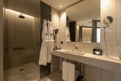 Habitación Doble Deluxe del hotel Porto Royal Bridges. Foto 8