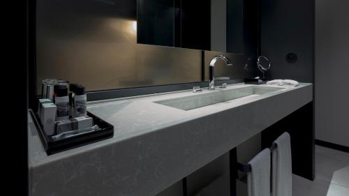 Habitación Doble Deluxe Premium del hotel Porto Royal Bridges. Foto 7