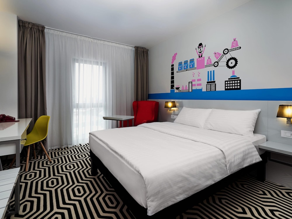 Habitación Estándar con 1 cama doble del hotel Ibis Styles Arad. Foto 3