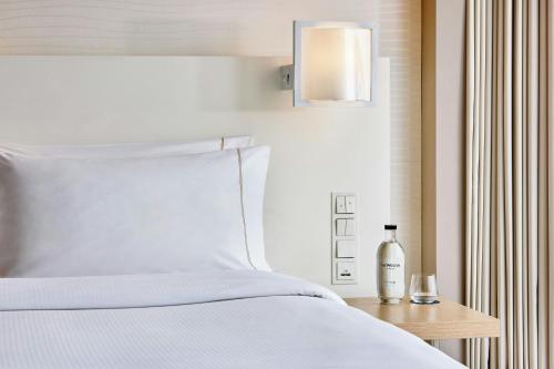 Habitación Deluxe con vistas a la ciudad y vistas parciales al puerto - 2 camas grandes del hotel The Westin Hamburg. Foto 2