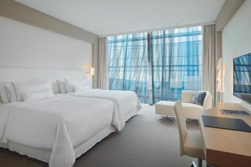 Habitación Clásica Elbphilharmonie con vistas al atrio - 2 camas grandes del hotel The Westin Hamburg