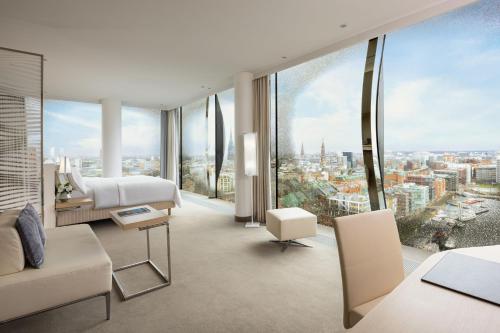 Suite Junior Horizon con vistas a la ciudad - 1 cama extragrande del hotel The Westin Hamburg. Foto 1