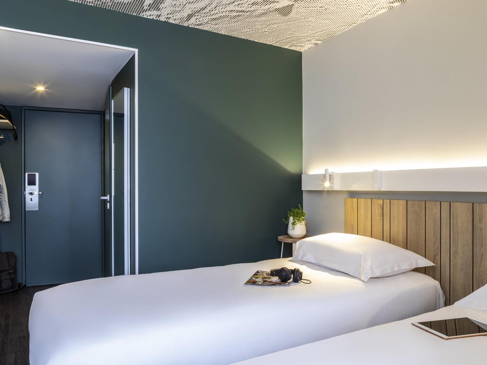Habitación estándar, 2 camas individuales del hotel Ibis Paris Nation Davout. Foto 4