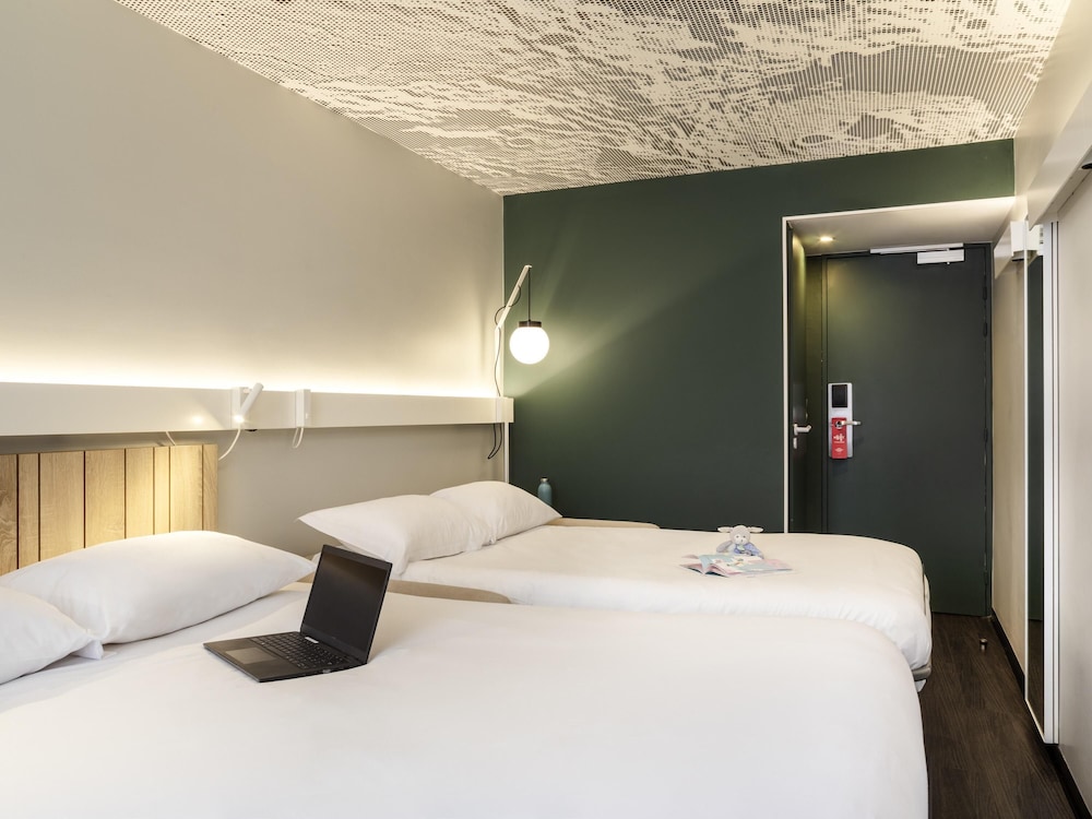Habitación estándar, 2 camas dobles del hotel Ibis Paris Nation Davout. Foto 5