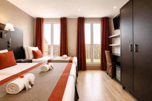 Habitación Cuádruple del hotel Migny Opera Montmartre. Foto 16
