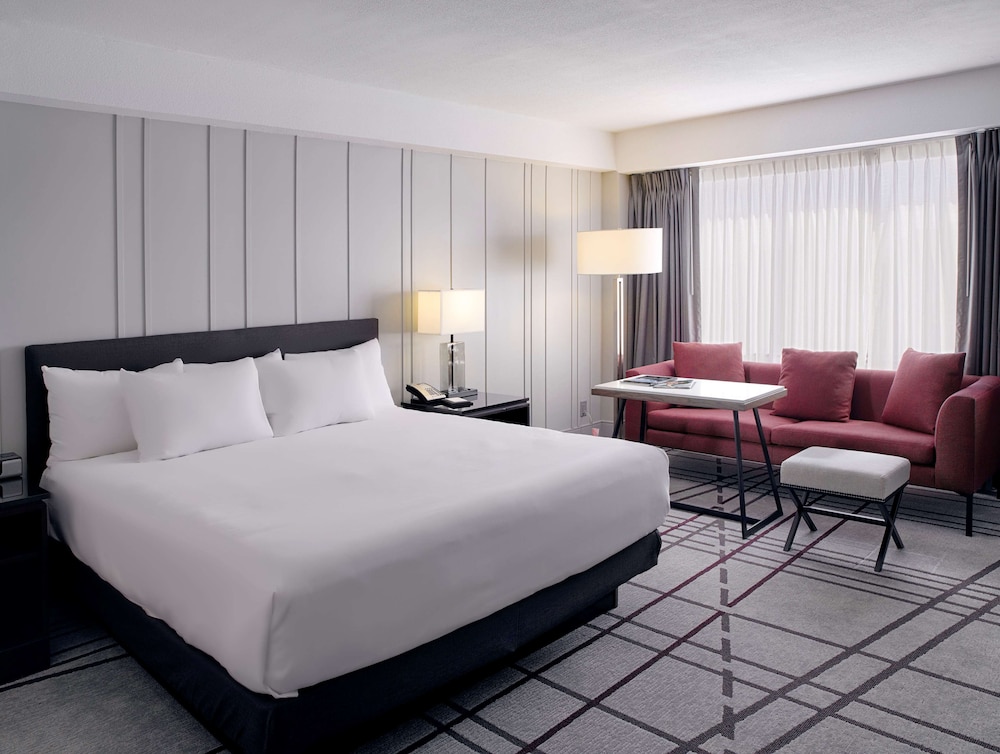 1 cama King Deluxe del hotel Hyatt Regency Louisville. Foto 1