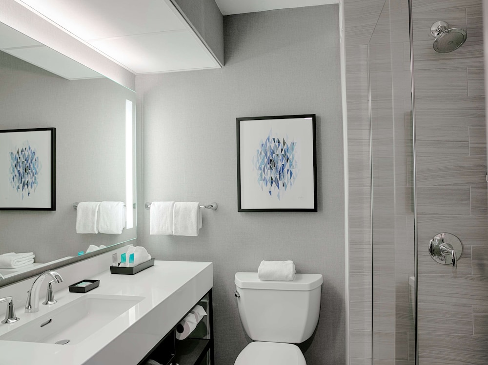 1 Cama King con Ducha Accesible del hotel Hyatt Regency Louisville. Foto 3