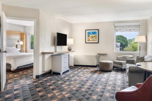 Suite de 1 dormitorio - 1 cama extragrande del hotel Holiday Inn Auburn-finger Lakes Region, An Ihg