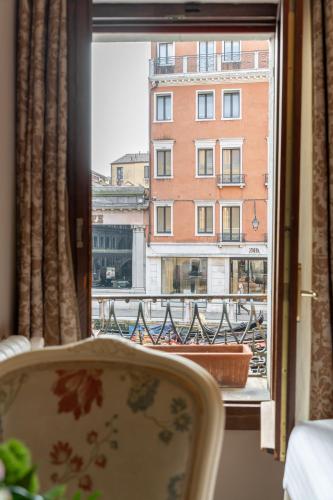 Habitación Doble Clásica con vistas al canal del hotel Cavalletto E Doge Orseolo. Foto 3