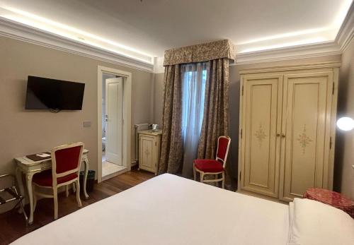 Habitación Doble Clásica con vistas al canal del hotel Cavalletto E Doge Orseolo. Foto 1