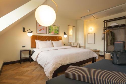 Habitación Deluxe con cama extragrande del hotel Mayfair. Foto 4