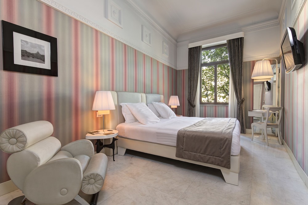 Habitación superior con 2 camas individuales del hotel Grand Palace. Foto 1