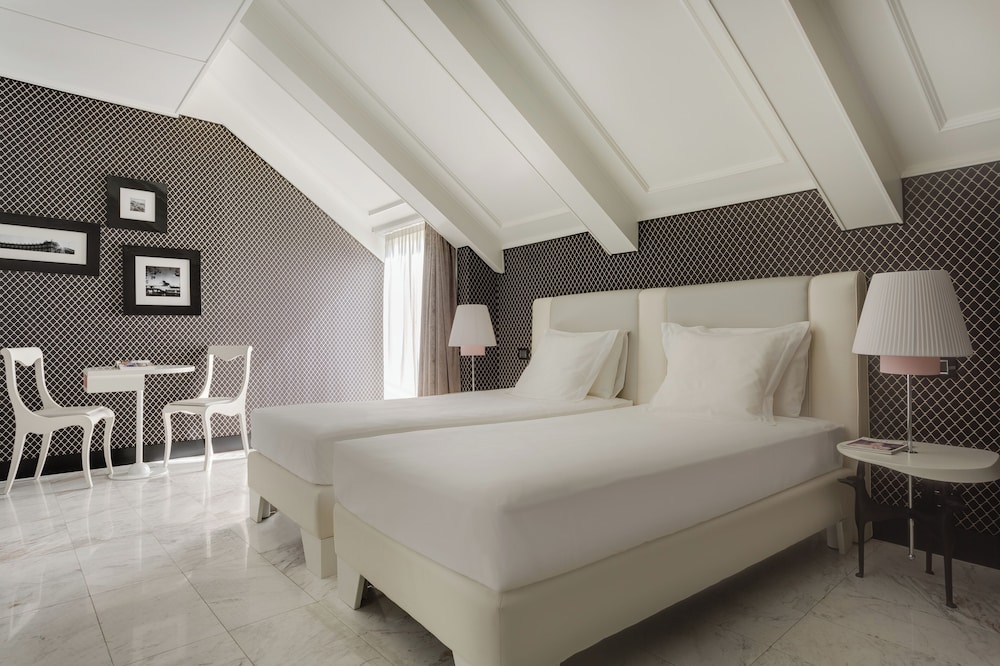 Habitación superior con 2 camas individuales del hotel Grand Palace. Foto 2