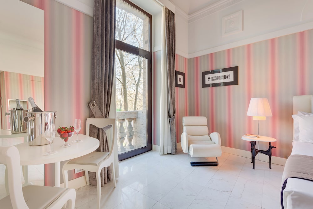 Habitación superior con 2 camas individuales del hotel Grand Palace. Foto 4