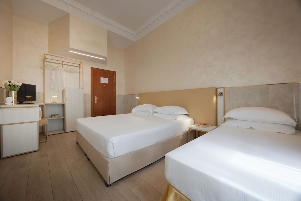Habitación Triple Estándar del hotel Palladium Palace