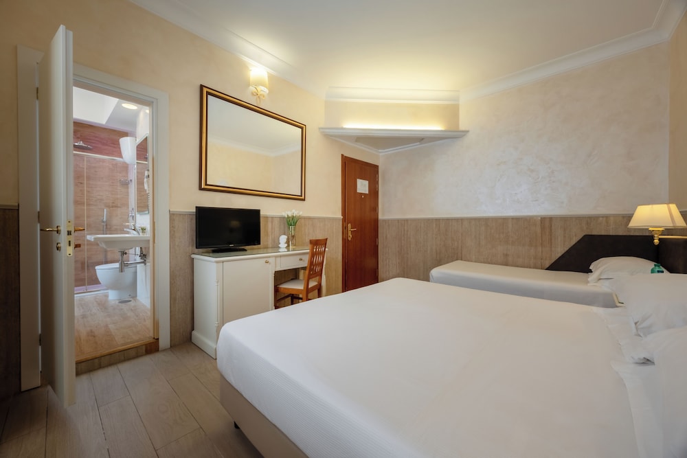 Habitación Triple Estándar del hotel Palladium Palace. Foto 4