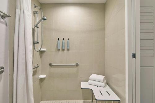 Habitación Doble - 2 camas dobles del hotel Courtyard By Marriott Rochester Brighton. Foto 7