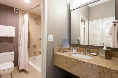 Habitación Doble - 2 camas dobles del hotel Courtyard By Marriott Rochester Brighton. Foto 11