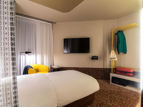 Habitación Solo Extra TRIBE adaptada para personas con movilidad reducida del hotel Tribe Dusseldorf. Foto 1