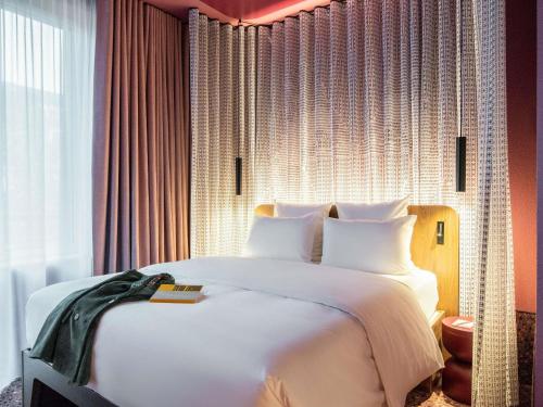 Habitación Essential TRIBE con balcón del hotel Tribe Dusseldorf. Foto 8