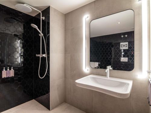 Habitación Solo Extra TRIBE adaptada para personas con movilidad reducida del hotel Tribe Dusseldorf. Foto 3