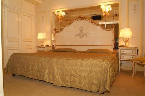 Suite Junior del hotel Champagne Palace. Foto 1