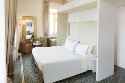 Suite Junior con vistas del hotel Venezia Palazzo Barocci. Foto 6