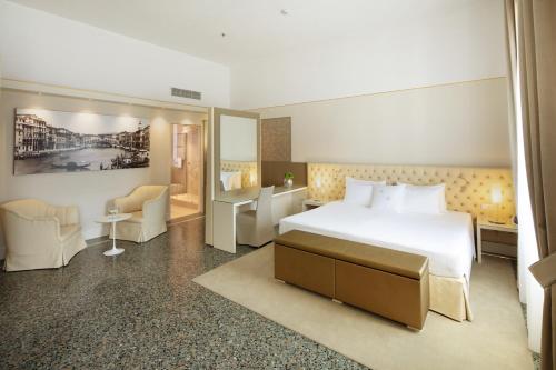 Suite Junior con vistas del hotel Venezia Palazzo Barocci. Foto 9