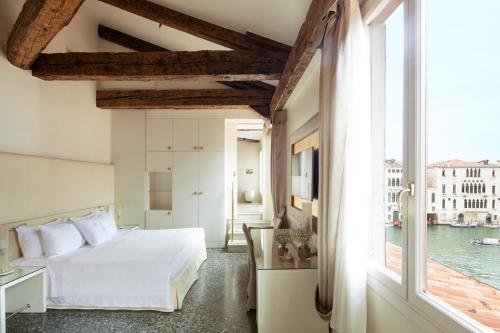 Habitación Doble Premium con vistas - 1 o 2 camas del hotel Venezia Palazzo Barocci. Foto 3