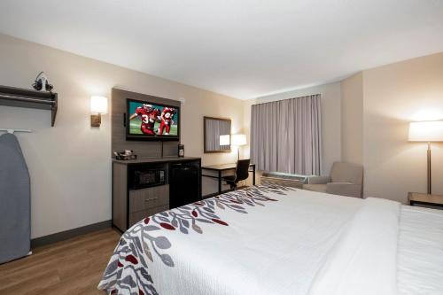 Habitación Superior con cama extragrande - No fumadores del hotel Red Roof Inn Clifton Park. Foto 4