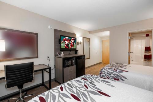 Habitación Deluxe con 2 camas grandes - No fumadores del hotel Red Roof Inn Clifton Park. Foto 2