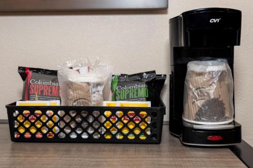 Habitación Deluxe con 2 camas grandes - No fumadores del hotel Red Roof Inn Clifton Park. Foto 8