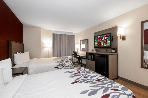 Habitación Deluxe - 2 camas dobles - No fumadores del hotel Red Roof Inn Clifton Park. Foto 3